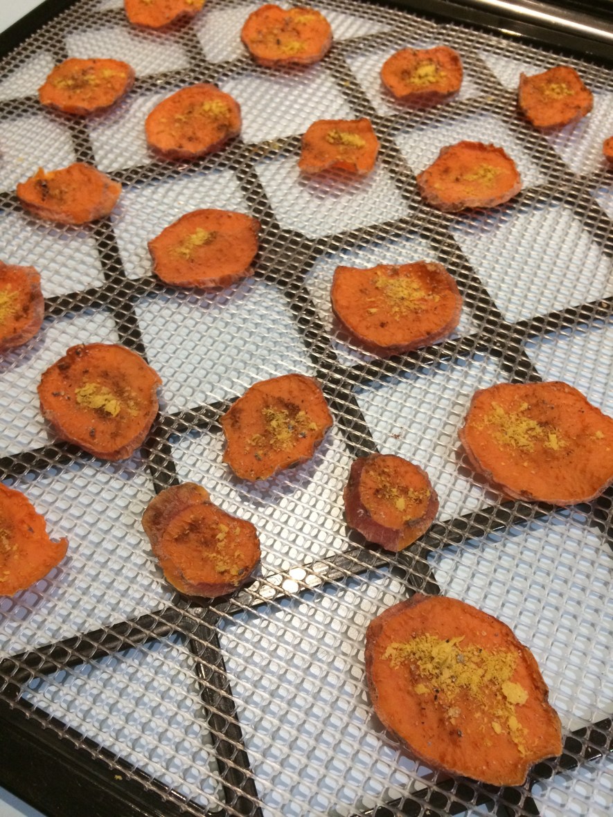 Dehydrated Sweet potato steamed with smoky paprika and savoury yeast flakes as topping #organic #sweetpotato #selfcare #yummytoppings